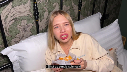 Залил спермой бургер для сводной сестры, чтобы не выёбывалась