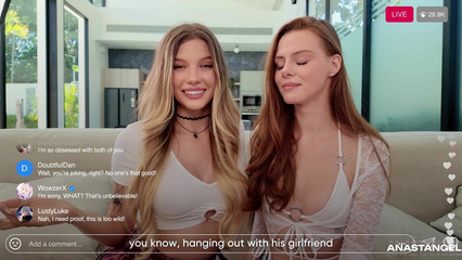 Две вебкам модели Anastangel и Arina Fox готовы потрахаться на камеру