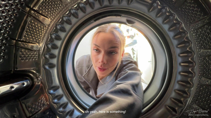 Девушка сантехник застряла в стиралке, а пацан воспользовался этим и выебал её